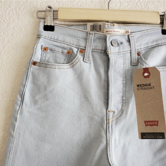 Levi's Wedgie Fit High Rise Waisted Straight Jeans Light Wash - Picture 8 of 8